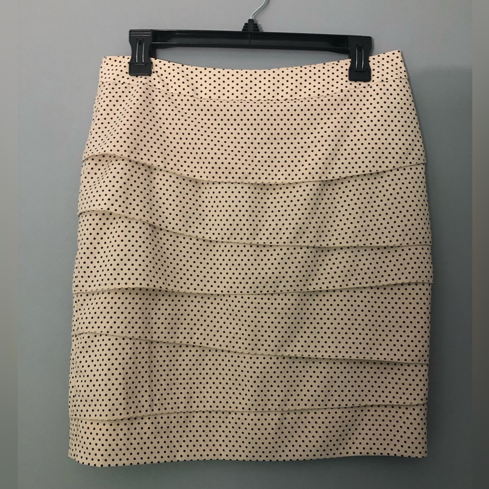 White House Black Market Skirt Size 4 Beige Cream Black Dots Lined Tiered Ruffle